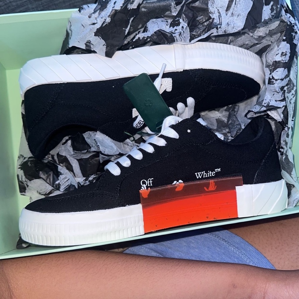 OFF-WHITES Vulc Low Black White White